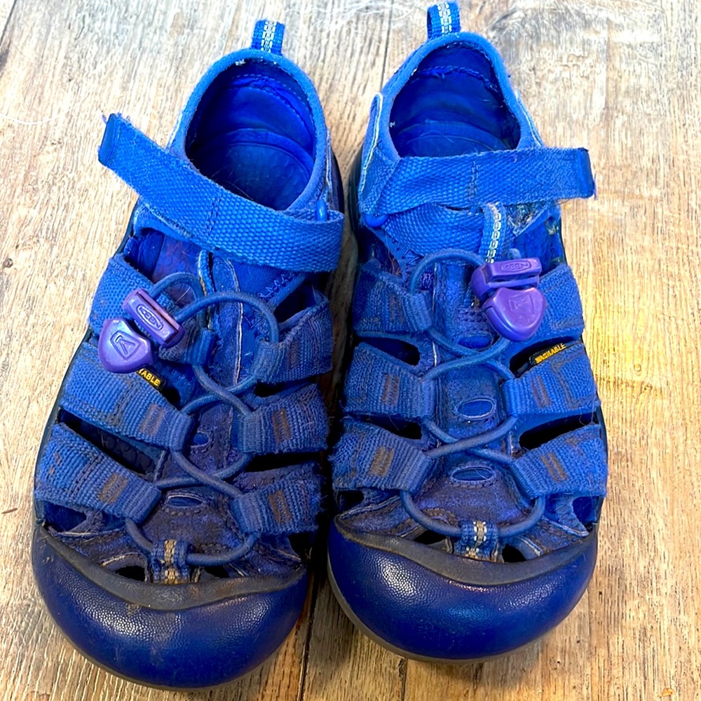 Youth Keen sandals size 1